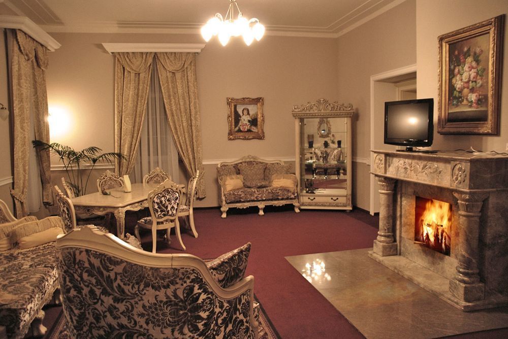 Hotel Zamek Kamenny Dvur Mostov Exterior foto