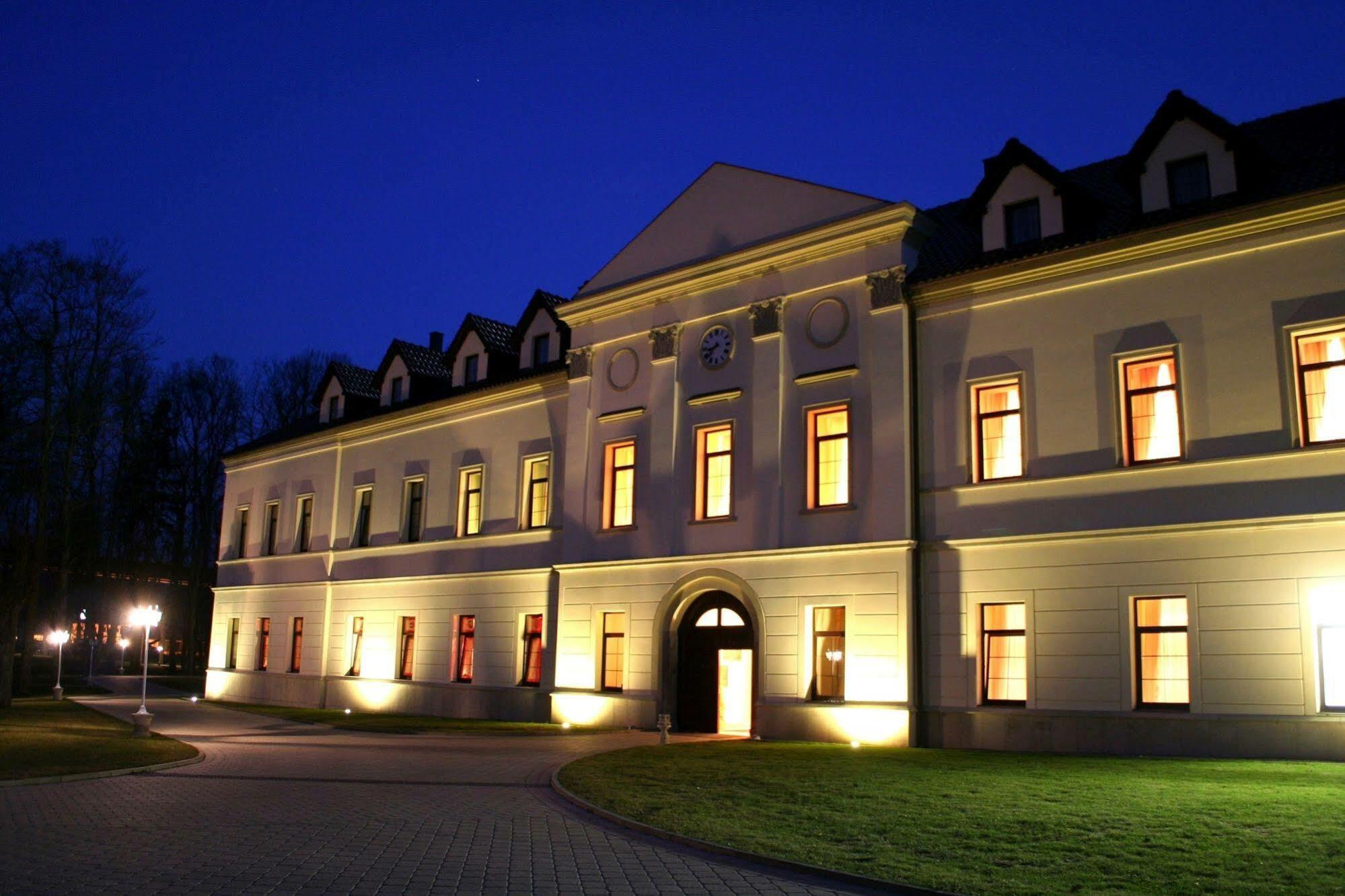 Hotel Zamek Kamenny Dvur Mostov Exterior foto