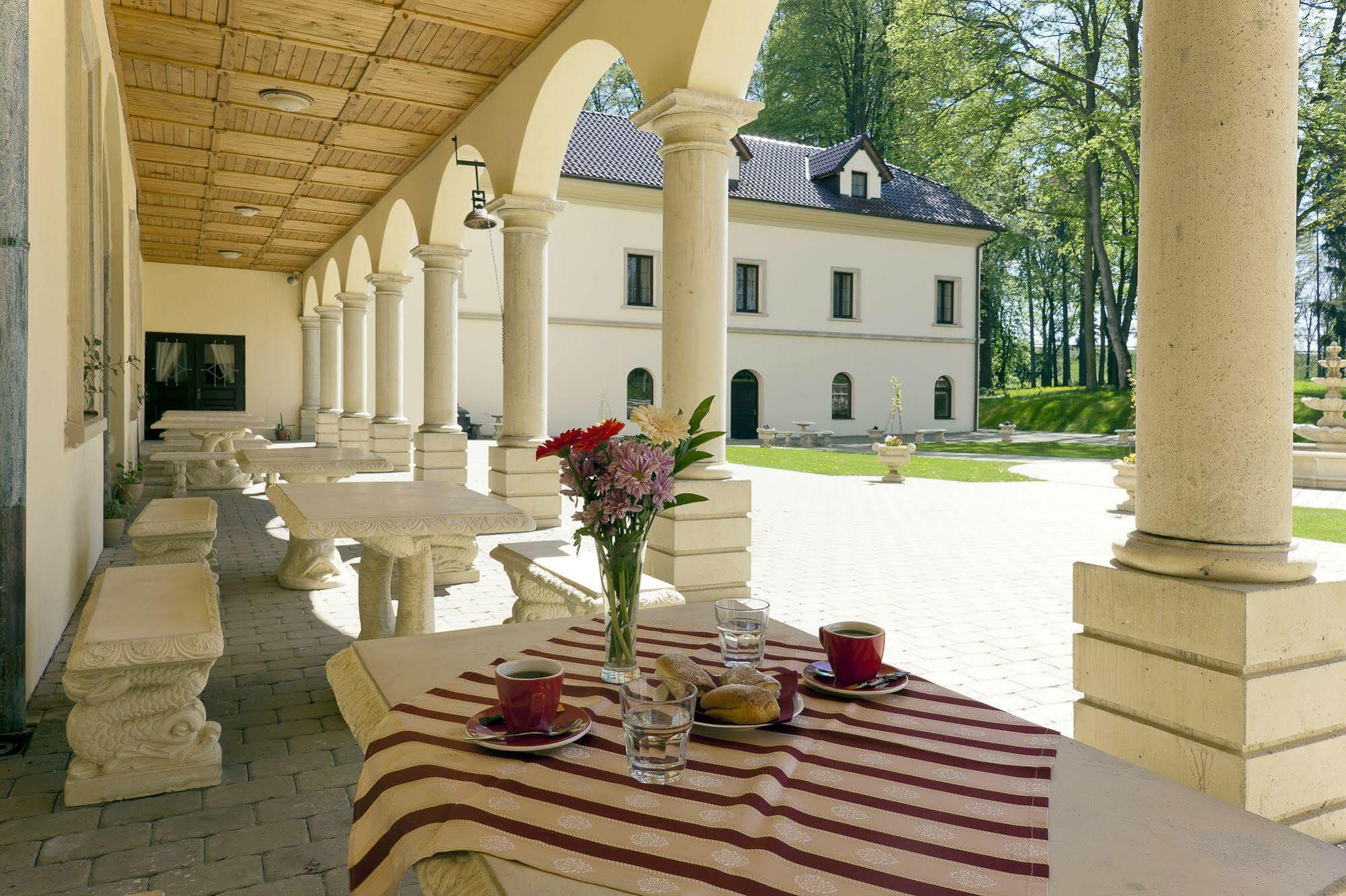 Hotel Zamek Kamenny Dvur Mostov Exterior foto